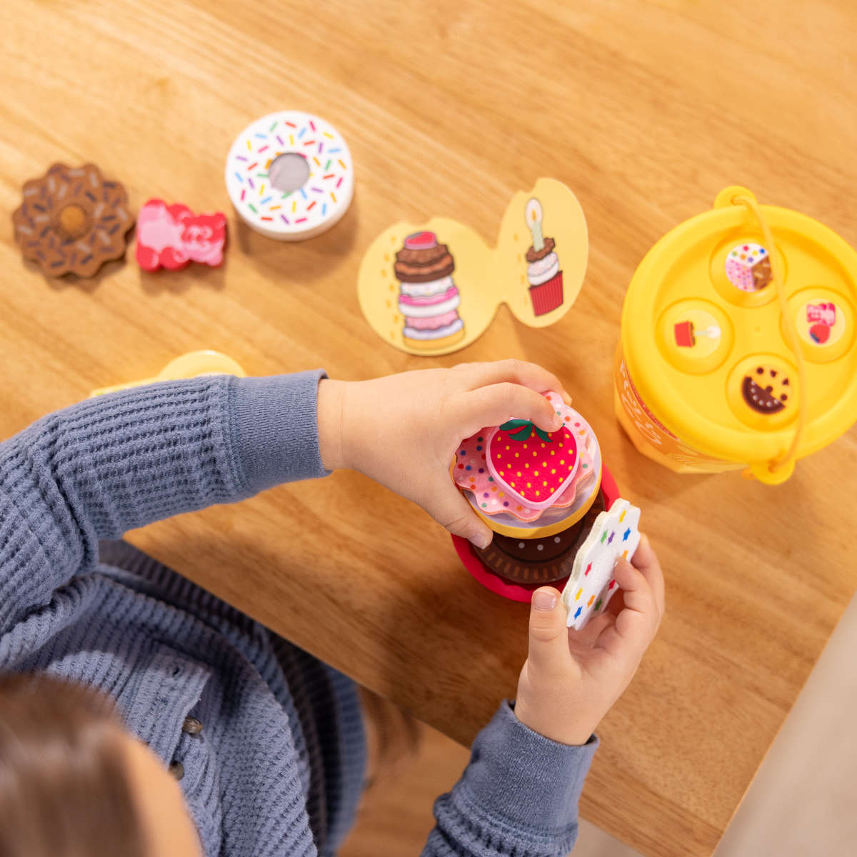 Melissa and Doug Play to Go Cake & Cookies Play Set