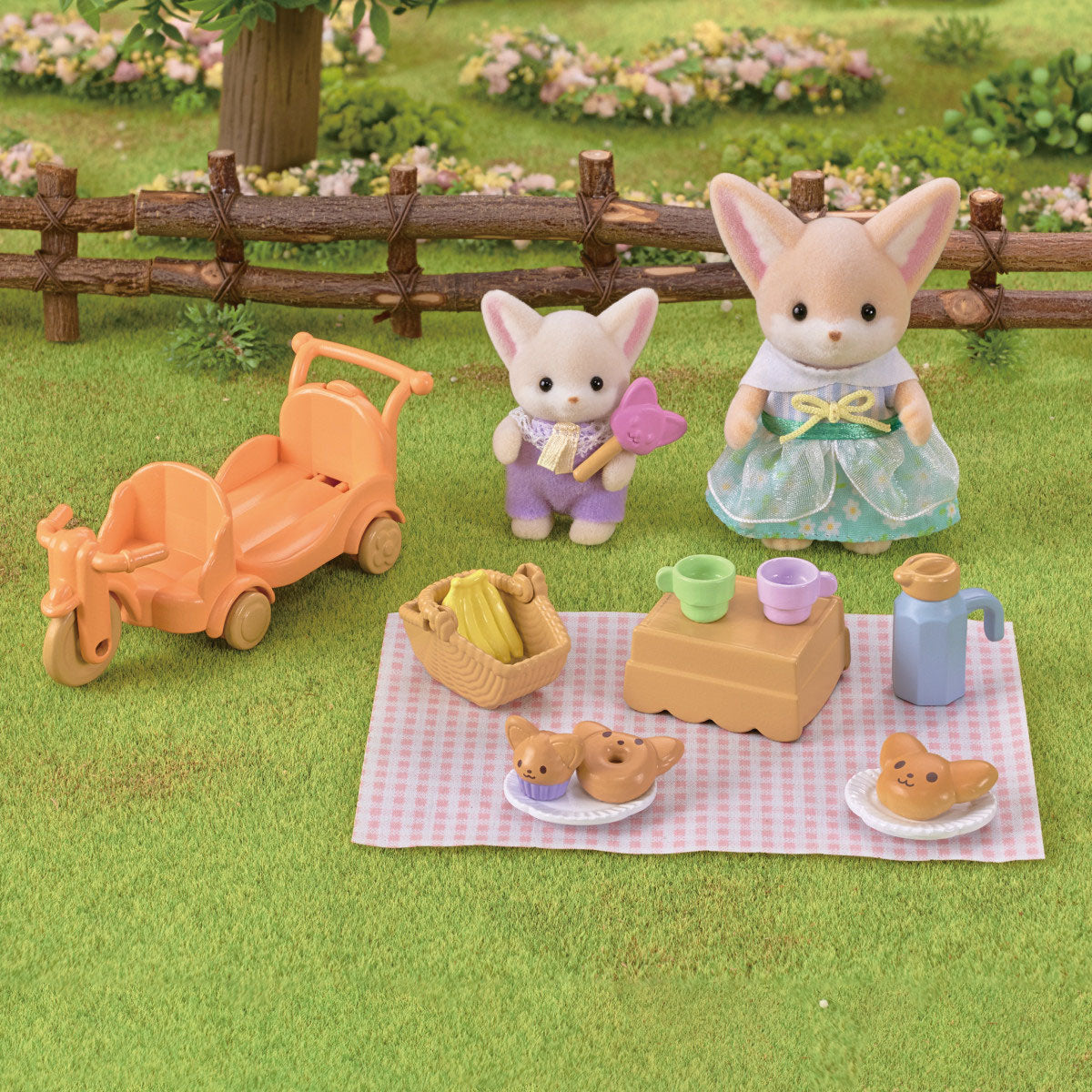Calico Critters Sunny Picnic Set with Fennec Fox Sister & Baby