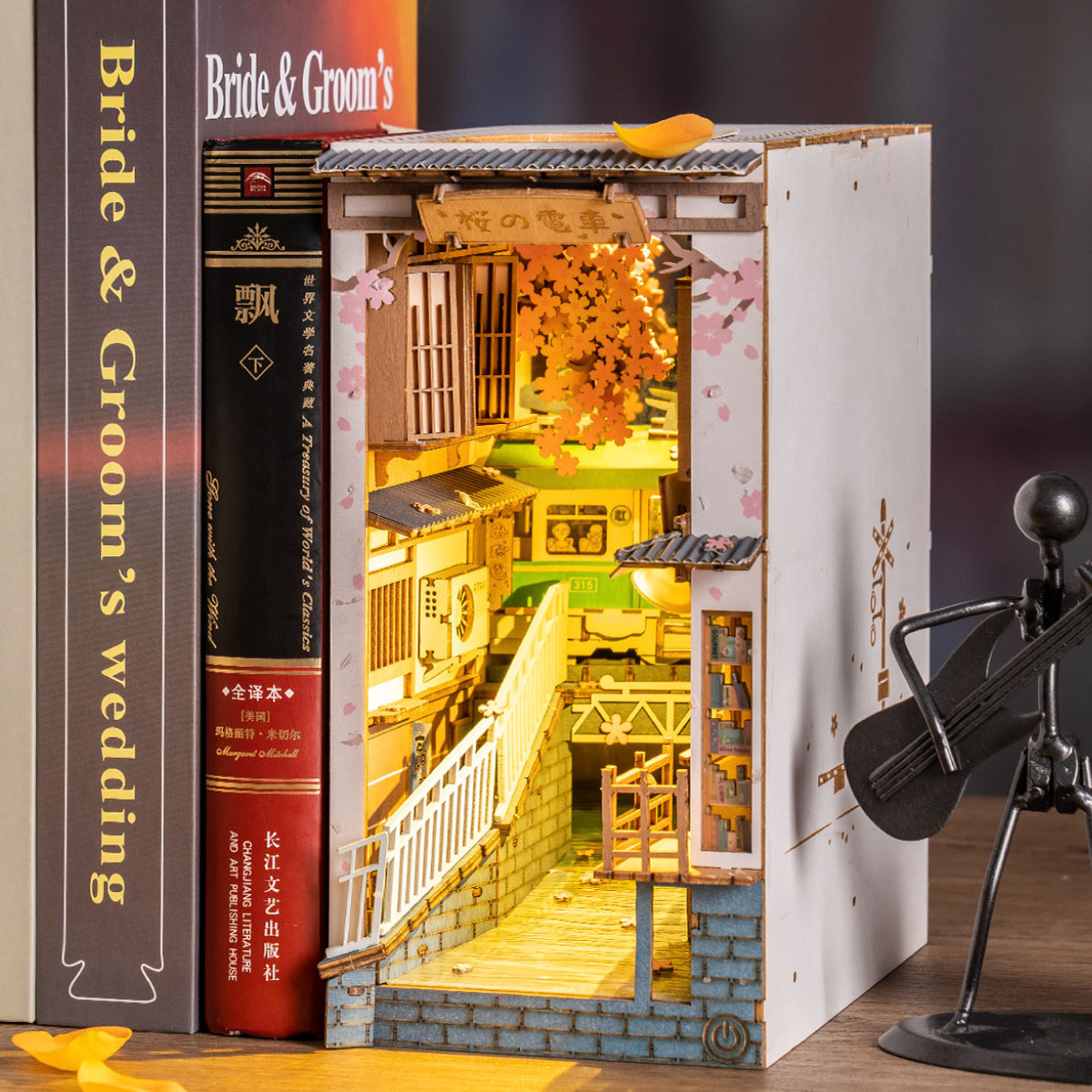 DIY Book Nook Miniature - Sakura Densya Tram