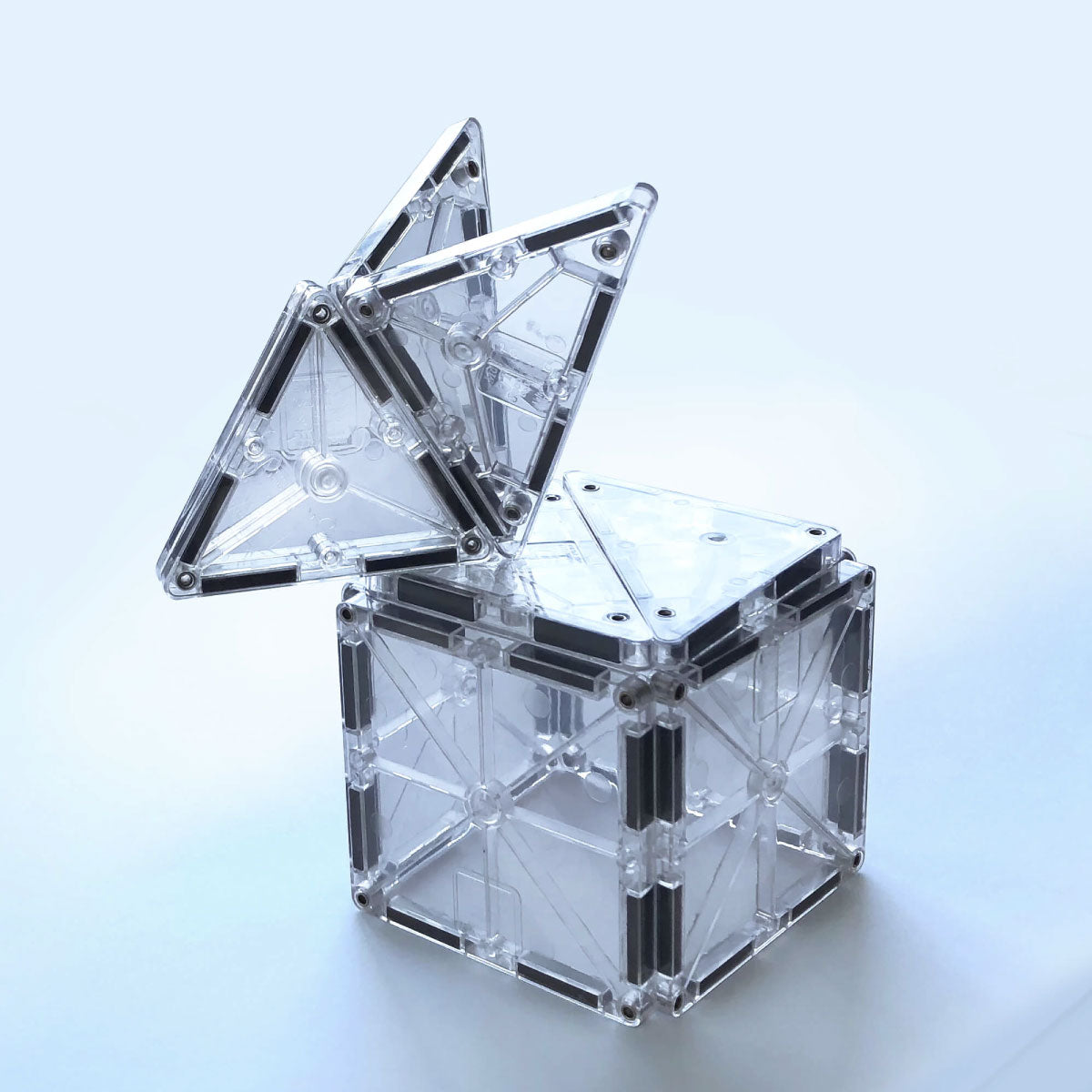 Magna-Tiles Ice 16 Piece Set from Valtech