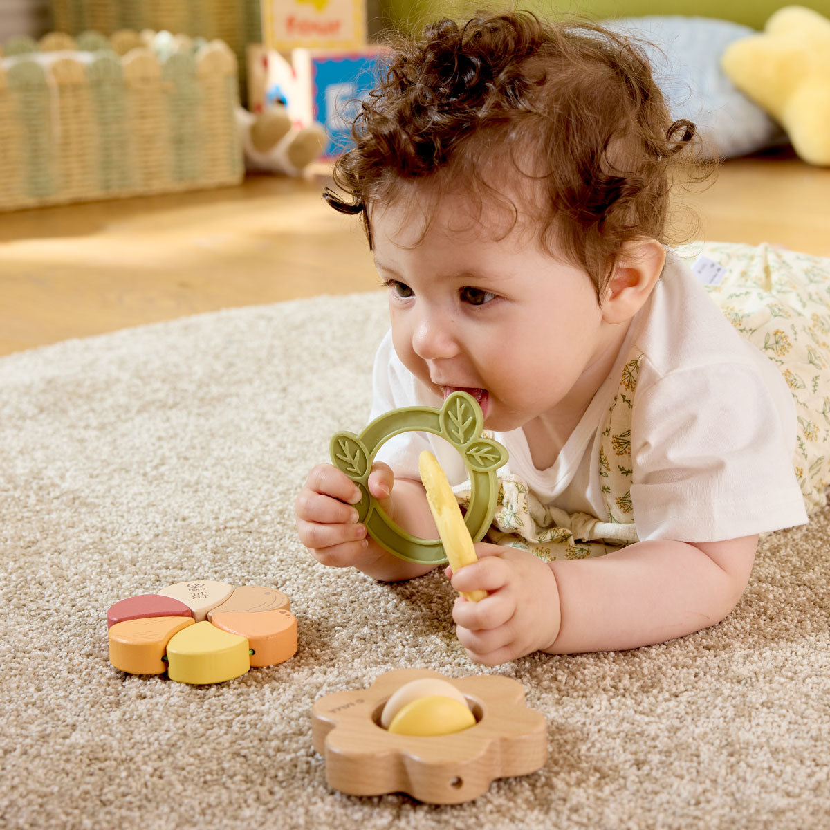 Artful Flowers Rattle Trio - Hape x The Met