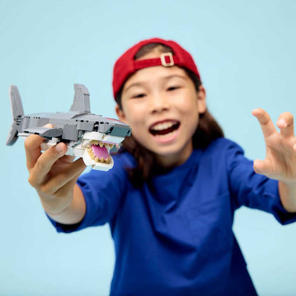 LEGO - CREATOR 3 in 1 Fierce Shark with a Treasure Chest