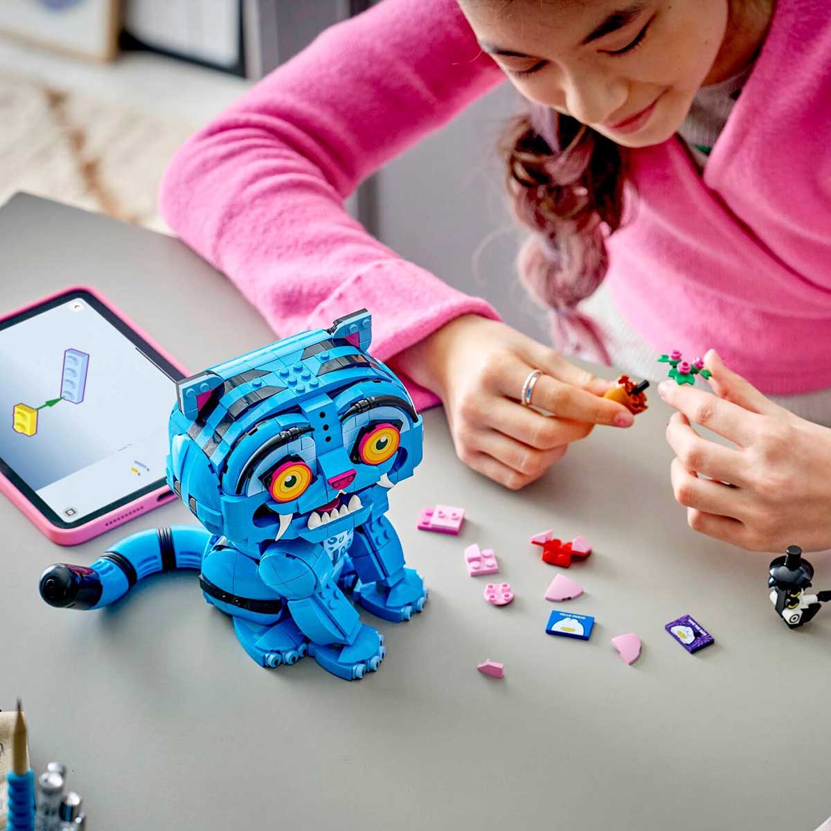 LEGO KPop Demon Hunters Derpy Tiger and Sussie Bird