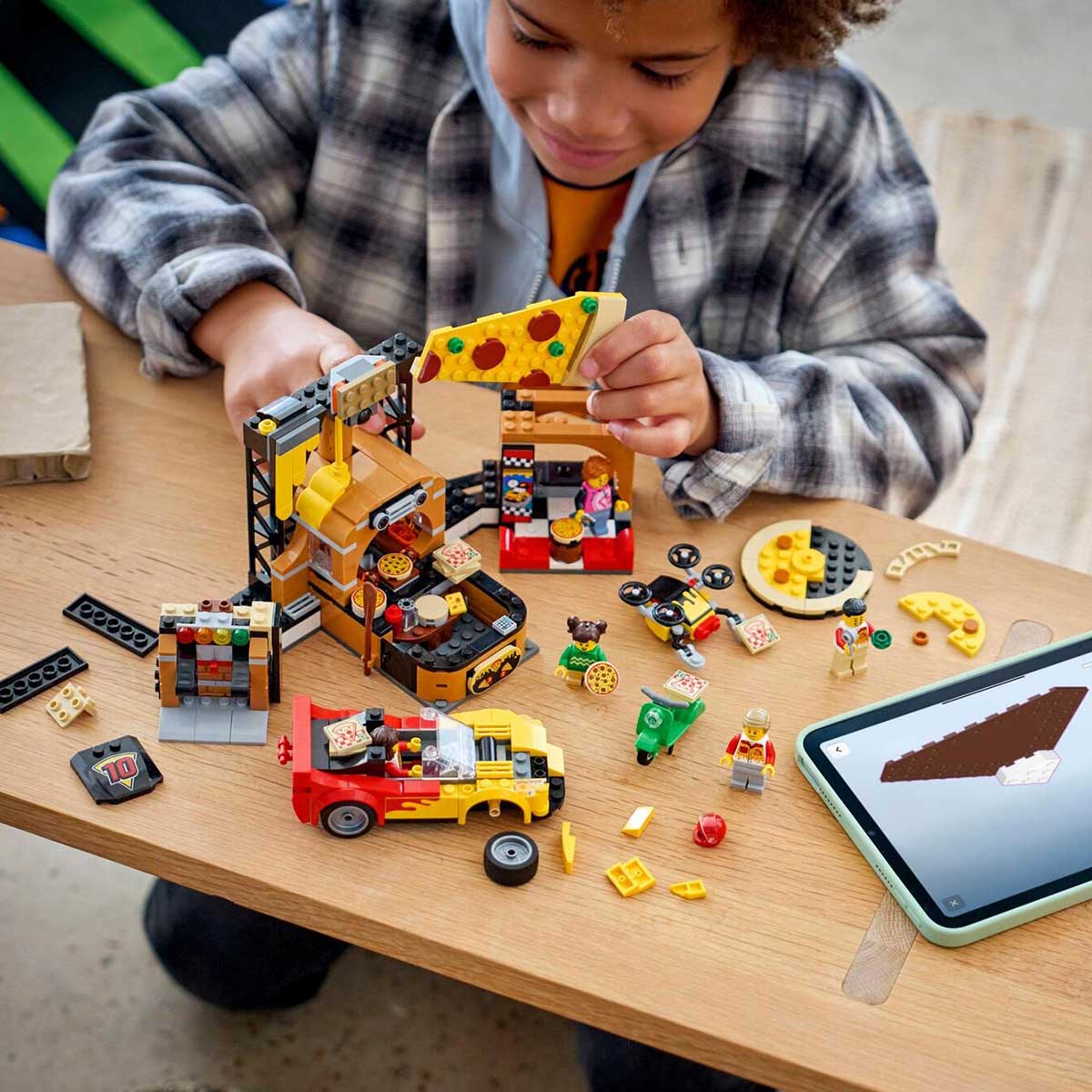 LEGO CITY Pizza Delivery Experience