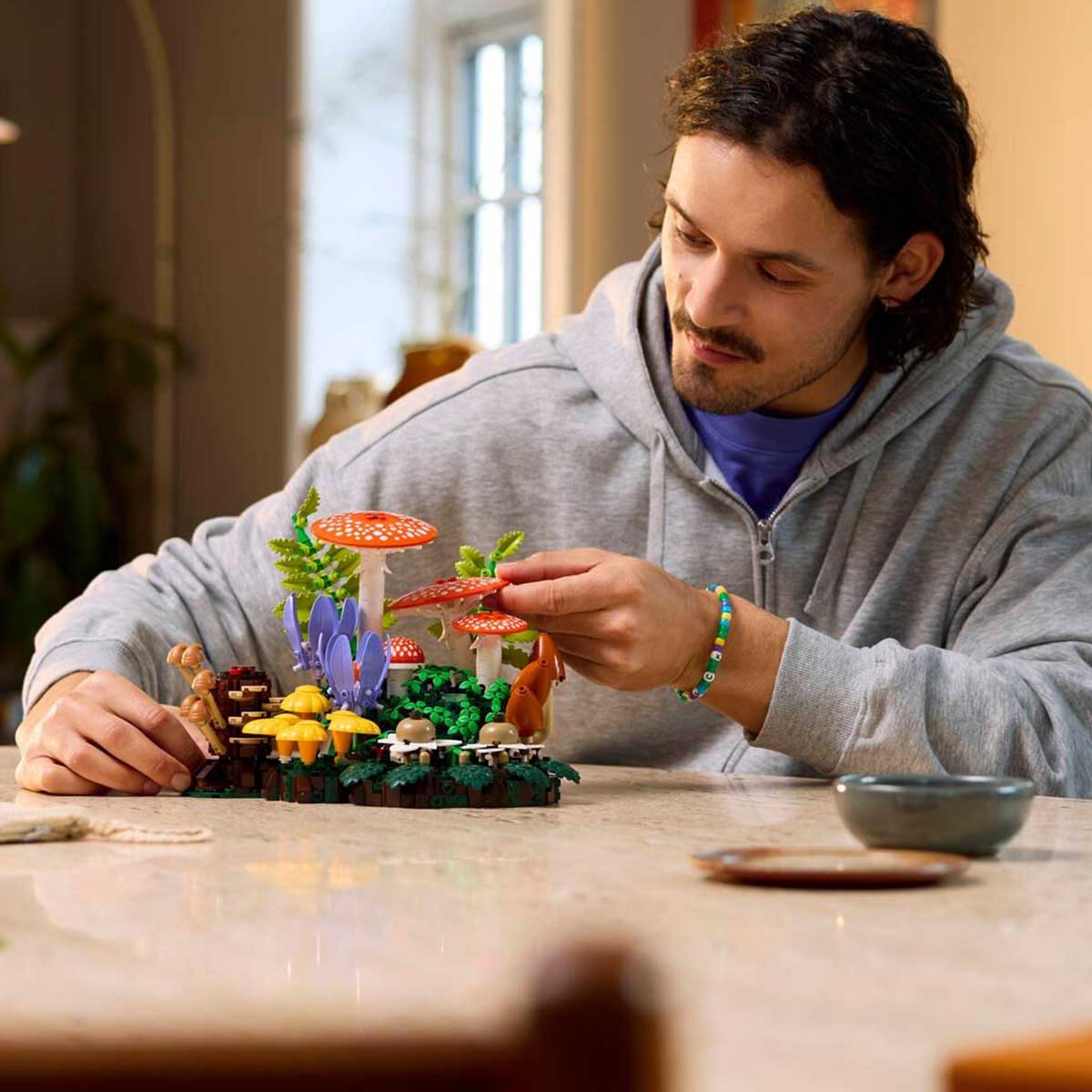 LEGO BOTANICALS Woodland Mushroom