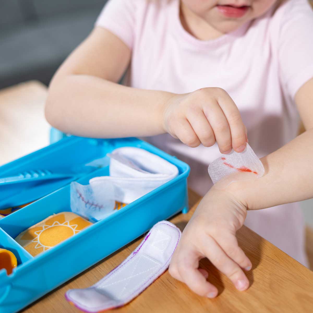 Melissa and Doug Boo-Boos & Bandages Reusable Play Set