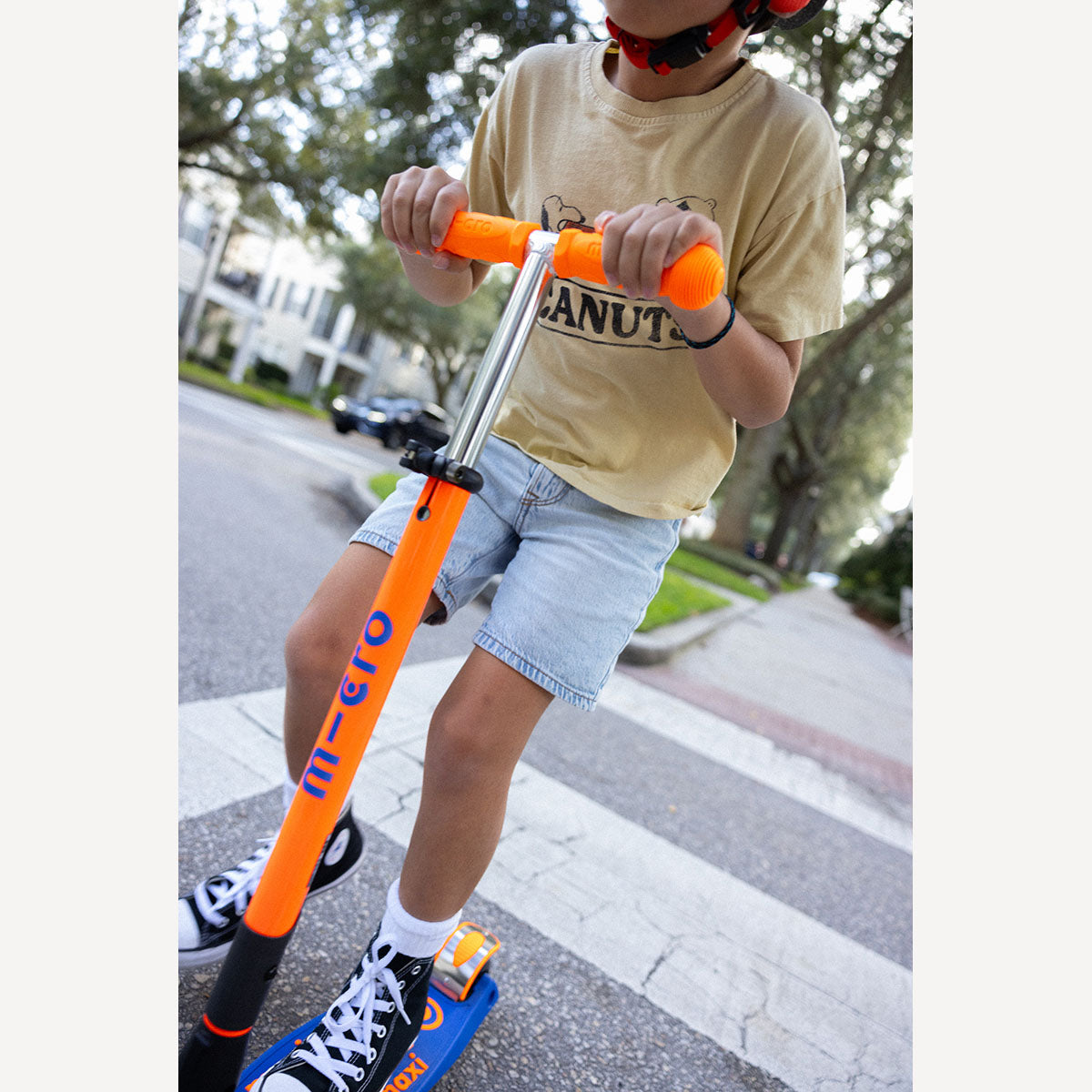 Maxi Deluxe Foldable Scooter LED Wheels - Neon Orange Blaze and Navy Blue