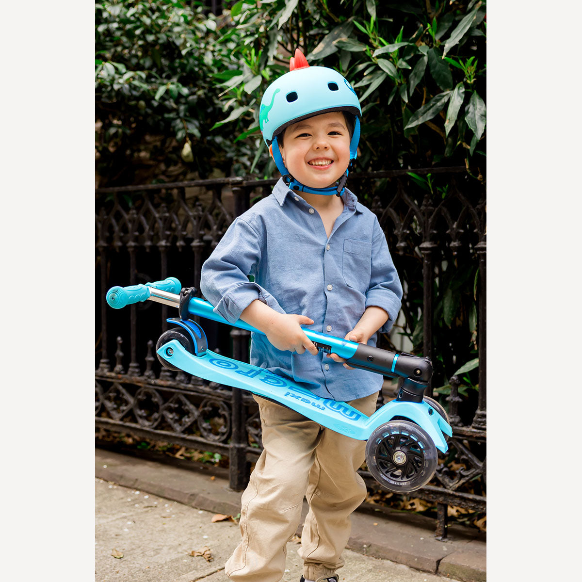 Maxi Deluxe Foldable Scooter LED Wheels - Bright Blue