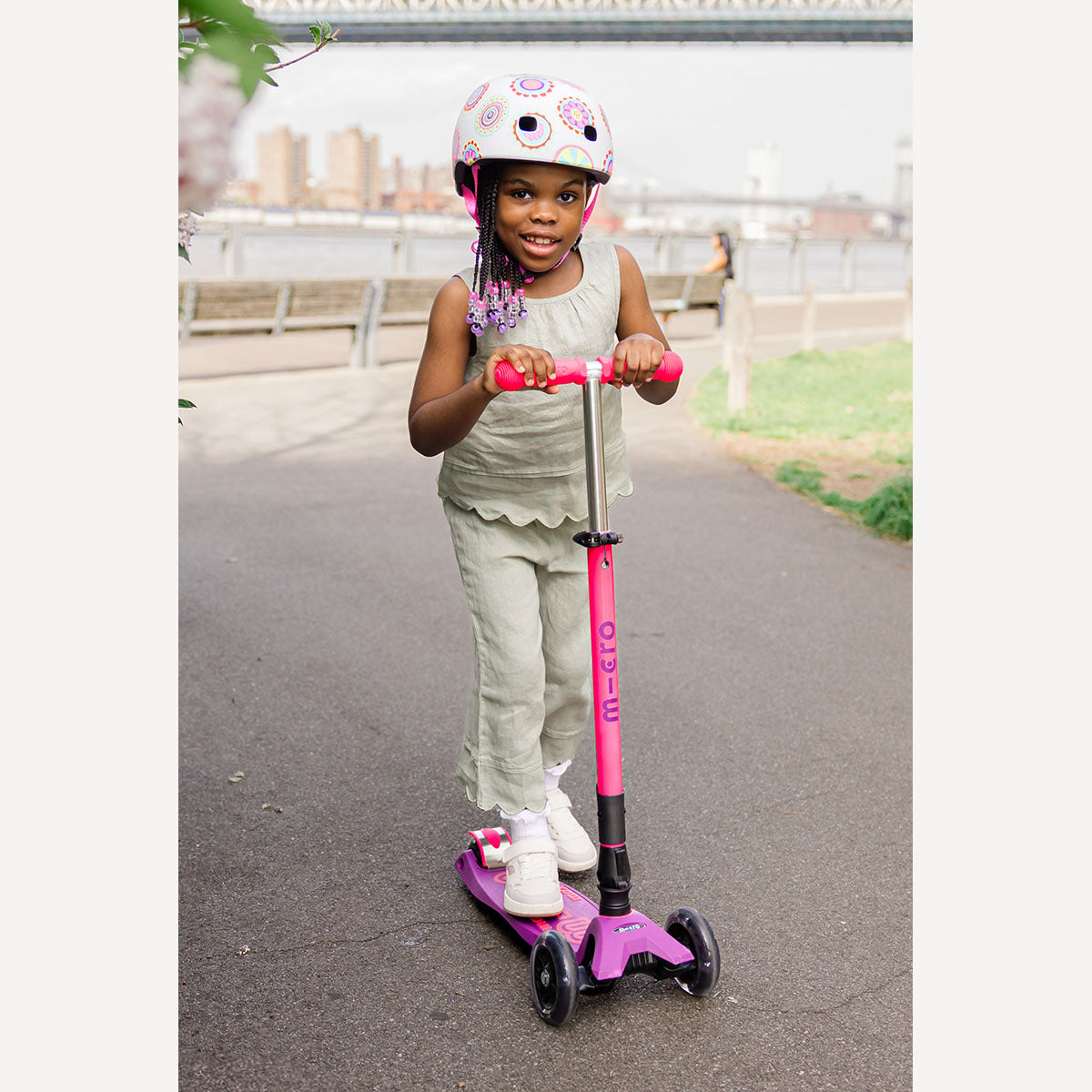 Maxi Deluxe Foldable Scooter LED Wheels - Neon Ultra Pink and Purple
