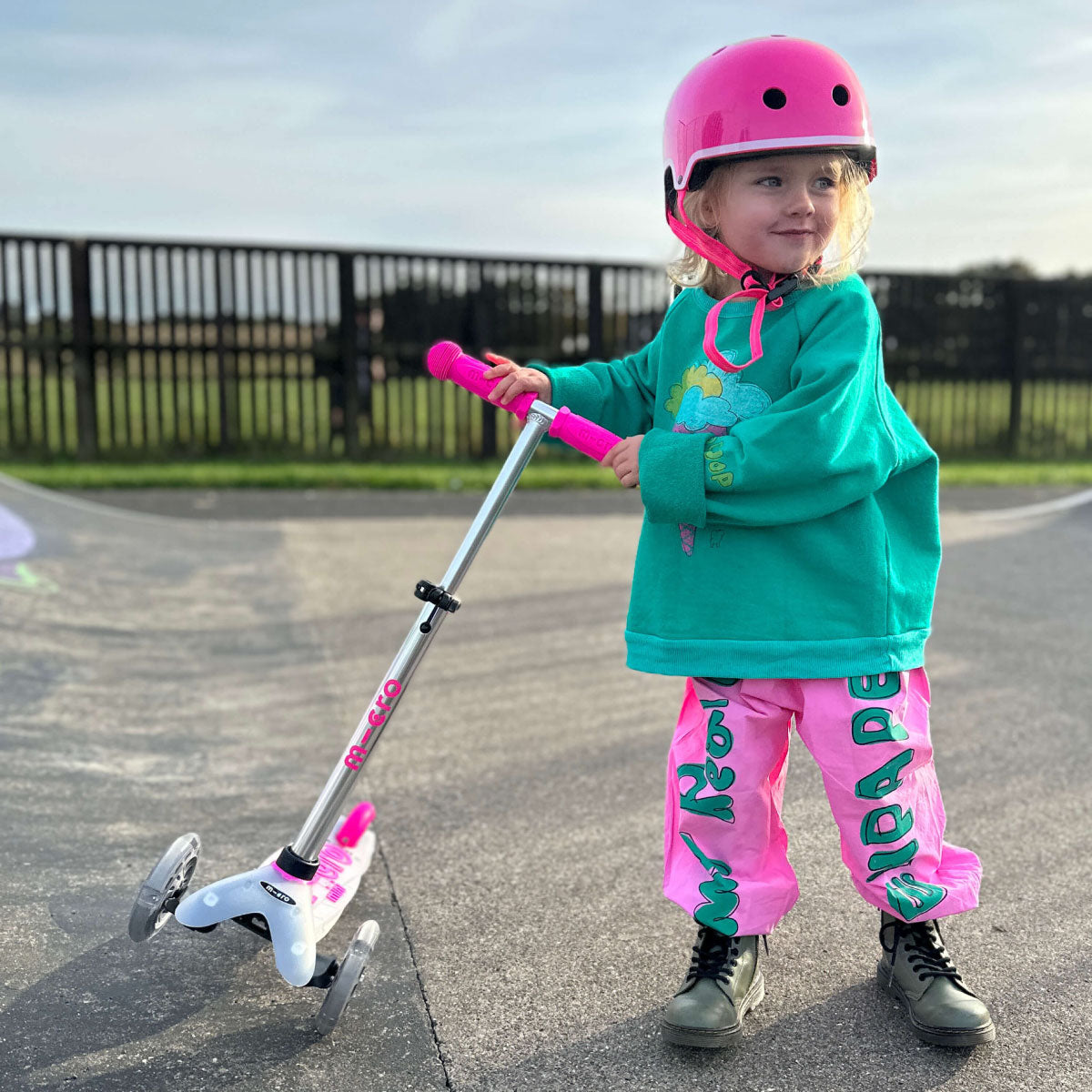 Mini Deluxe Scooter LED Wheels - Flux Neon Pink