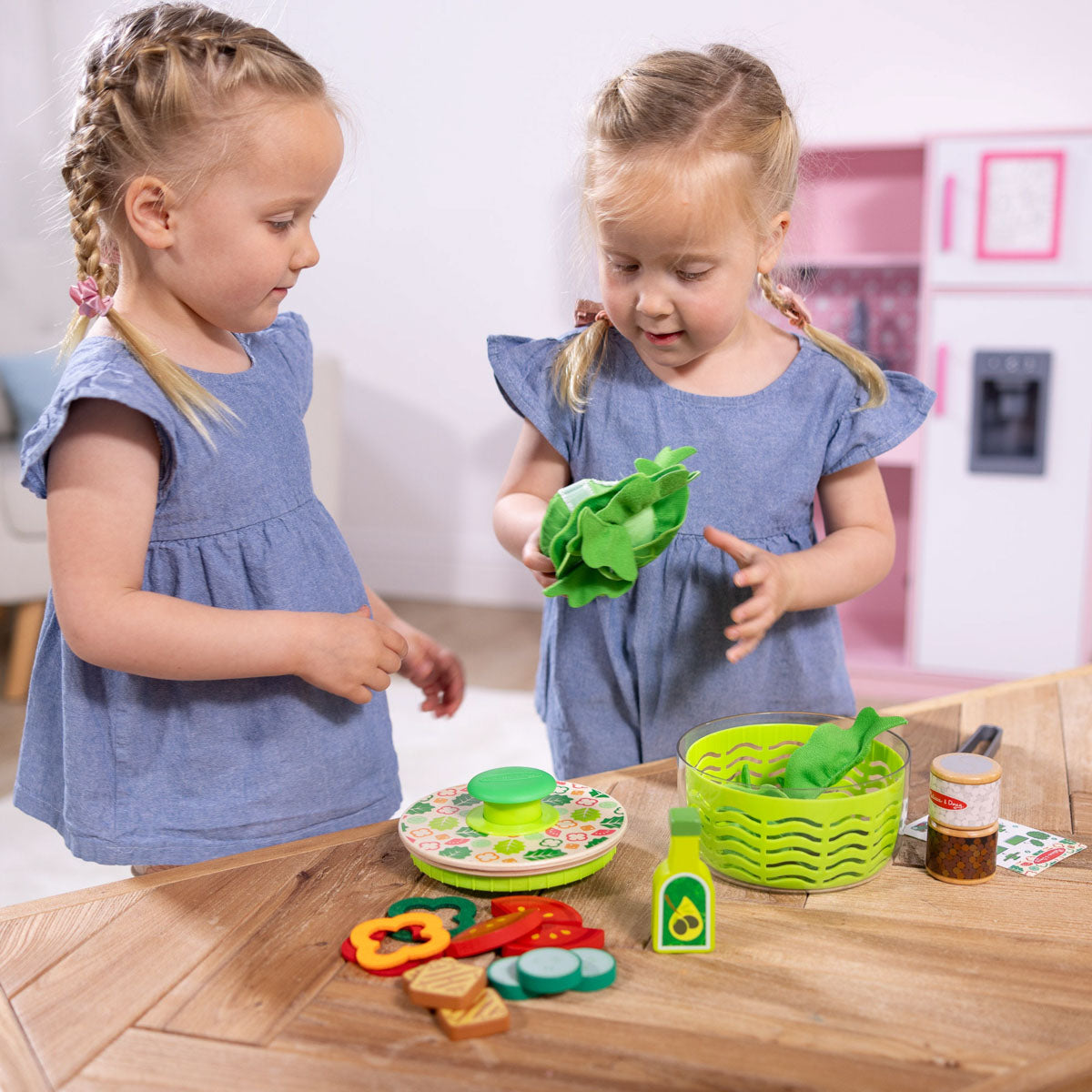 Salad Spinner Play Set from Melissa and Doug.