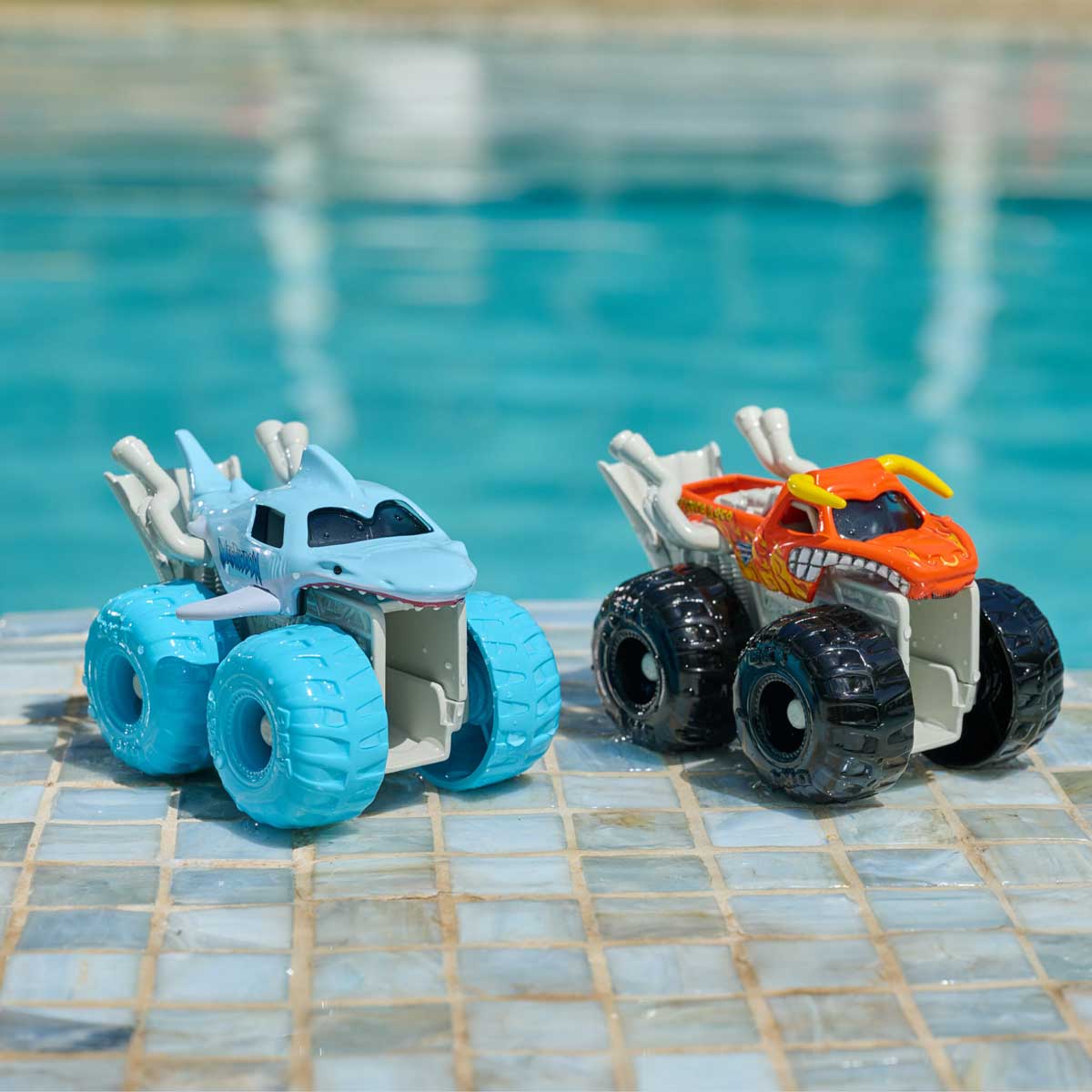 Spin Master - Swimways Monster Jam Wave Sprayers: El Toro Loco & Megalodon