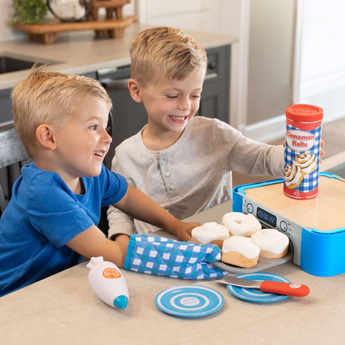 Pretendables Cinnamon Roll Set from Fat Brain